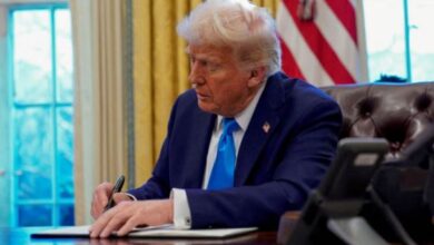 Photo of ट्रंप सरकार ने 19 देशों के नागरिकों के आव्रजन से जुड़े आवेदन पर लगाई रोक