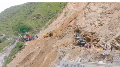 Photo of क्वारब में ठेकेदार की लापरवाही से यात्रियों की जान जोखिम में