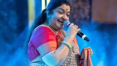 Photo of स्टूडियो में चित्रा गा रही थीं गाना, बाहर बैठकर रो रहा था डायरेक्टर