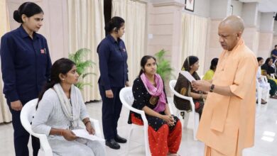 Photo of जनता दर्शन में भावुक हुए रायबरेली के बुजुर्ग… चोट के निशान देख CM योगी ने दिए तत्काल सख्त कार्रवाई के निर्देश