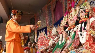 Photo of गोरखपुर में निकला सीएम योगी का विजयादशमी जुलूस, फूलों से हुआ भव्य स्वागत