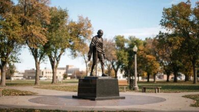 Photo of North Dakota में पहली बार लगी महात्मा गांधी की आदमकद प्रतिमा, Peace Park में हुआ अनावरण