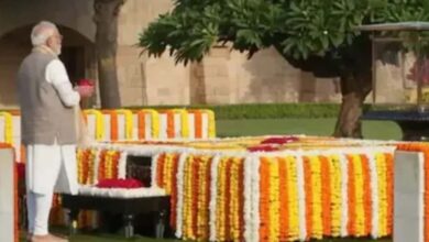 Photo of राजघाट पर PM मोदी ने किया बापू को नमन, CM योगी ने गांधी-शास्त्री के संदेश को बताया आज भी प्रासंगिक